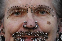 Những kiểu đeo khuyên rùng rợn nhất thế giới (1)