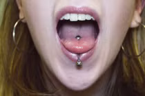 Những kiểu đeo khuyên rùng rợn nhất thế giới (2)