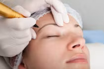 Cận cảnh phun, xăm lông mày làm đẹp