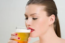 Tuyệt chiêu làm đẹp da và tóc từ bia 