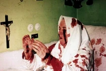 Bí ẩn những phụ nữ tự chảy máu dấu thánh