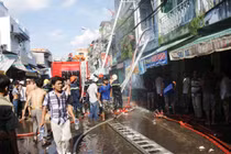 Cháy cơ sở kinh doanh kẹo Dừa sau lưng chợ Bình Tây