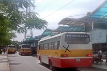 Buýt nhái “đại náo” Hà Nội, ăn đòn vì... chê xe buýt chật?