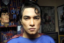 Phẫu thuật thẩm mỹ 13 lần để giống... siêu nhân