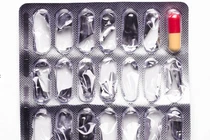 Rách ruột, tử vong vì nuốt cả vỉ thuốc