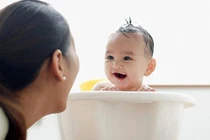 10 vật dụng cần có giữ an toàn cho bé 