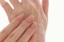 Dễ viêm da vì lạm dụng gel rửa tay diệt khuẩn