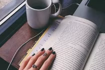 Cô nàng chia tay bạn trai vì cấm đọc truyện ngôn tình