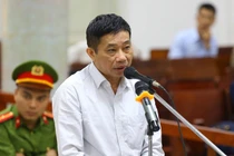 Biếu gì mà tới 20 tỷ: Ninh Văn Quỳnh ngây thơ hay Nguyễn Xuân Sơn mất trí?