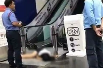 Hốt hoảng chứng kiến nữ sinh rơi từ tầng 3 Bitexco, TP HCM