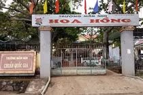 Phụ huynh đánh giáo viên vì không được đón con trước giờ quy định