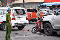 Video: Ám ảnh khoảnh khắc xe Exciter đối đầu ô tô trong đêm