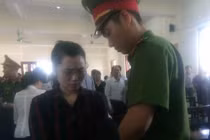 Tại sao hoãn xử lần 2 hotgirl “rút ruột” hơn 50 tỷ ở Eximbank?