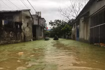 Hà Nội ngập lụt: Dân ngoại thành "khát" nước sạch