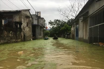 Hà Nội ngập lụt: Dân ngoại thành "khát" nước sạch