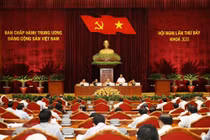 Ảnh: Hội nghị Trung ương 7 thảo luận về đội ngũ cán bộ các cấp