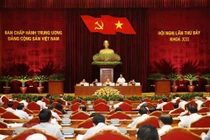 Ảnh: Hội nghị Trung ương 7 thảo luận về đội ngũ cán bộ các cấp