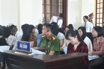 "Hot girl" Eximbank chiếm đoạt hơn 50 tỉ đồng tiều tụy hầu tòa lần 3