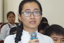 Yêu cầu chuyển trường nhanh cho nữ sinh phản ánh "cô không nói gì"