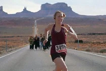 Chồng “có tâm” chế ảnh vợ thi chạy và sản phẩm cười không biết mệt