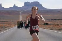 Chồng “có tâm” chế ảnh vợ thi chạy và sản phẩm cười không biết mệt