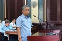 Nguyên Phó Thống đốc Đặng Thanh Bình rơi nước mắt khi tự bào chữa