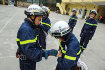 Thán phục "biệt đội bông hồng thép" của Cảnh sát PCCC Hà Nội