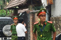 Cận cảnh khám xét nhà riêng hai nguyên Chủ tịch TP Đà Nẵng