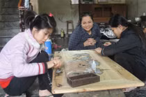 Nghị lực phi thường của người phụ nữ “đi bằng hai tay”