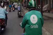 Kinh hoàng tài xế GrabBike bị hành khách đâm nhiều nhát