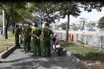 Thả cá phóng sinh, rụng rời phát hiện xác người dưới kênh