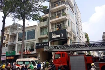 Hy hữu: Thanh niên bị thang máy kẹp cổ nguy kịch ở Sài Gòn