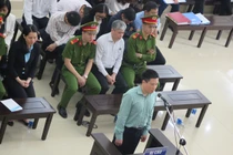 Hà Văn thắm coi Nguyễn Xuân Sơn là “phương tiện vận chuyển” tiền