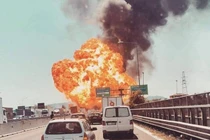 Nổ gần sân bay Italy, 20 người bị thương