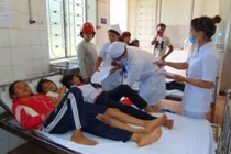 Quảng Ngãi: 19 học sinh nhập viện nghi ngộ độc trà sữa