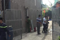 Gào thét đòi gặp vợ, tưới xăng ngập nhà, ôm bình gas cố thủ