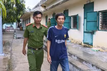 Bắt gã giang hồ cướp vàng trên tay cụ ông 83 tuổi