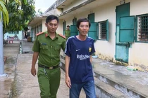 Bắt gã giang hồ cướp vàng trên tay cụ ông 83 tuổi