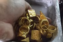 Ngỡ ngàng phát hiện đống vàng trong bao lúa sau 30 năm làm nghề này