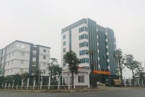 Công an khám xét trụ sở, Giám đốc Ngân hàng Hợp tác nhảy lầu