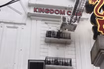 Khoan tường khống chế đám cháy quán karaoke Kingdom ở Hà Tĩnh