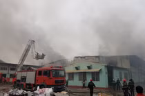 Nhà máy may Vina Korea Vĩnh Phúc bùng cháy lúc rạng sáng