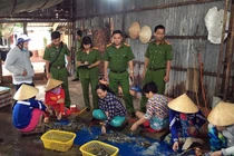 Bạc Liêu: Phạt 1,7 tỷ các cơ sở bơm tạp chất Agar vào tôm 