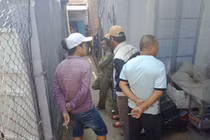 Đang ngồi nghe nhạc trong nhà, thanh niên bị chém vào cổ tử vong