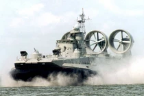 Kinh hoàng sức mạnh “rồng lửa” mới của siêu tàu đổ bộ Zubr