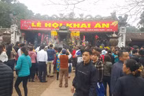 Quả đắng cho giám đốc điện lực đi lễ chùa đầu năm