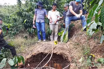 Giết chủ nợ dã man, phi tang xác ngay trong vườn…nhà mình