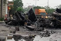 Hải Phòng: Hoảng hồn “hung thần” container đâm nhau, nổ cháy dữ dội