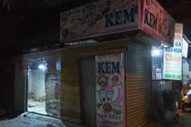 Vì đâu người đàn ông ép bạn gái vào bếp, tẩm xăng tự thiêu?