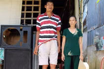 Lai lịch bí ẩn của người khổng lồ cao hơn 2m ở miền Tây